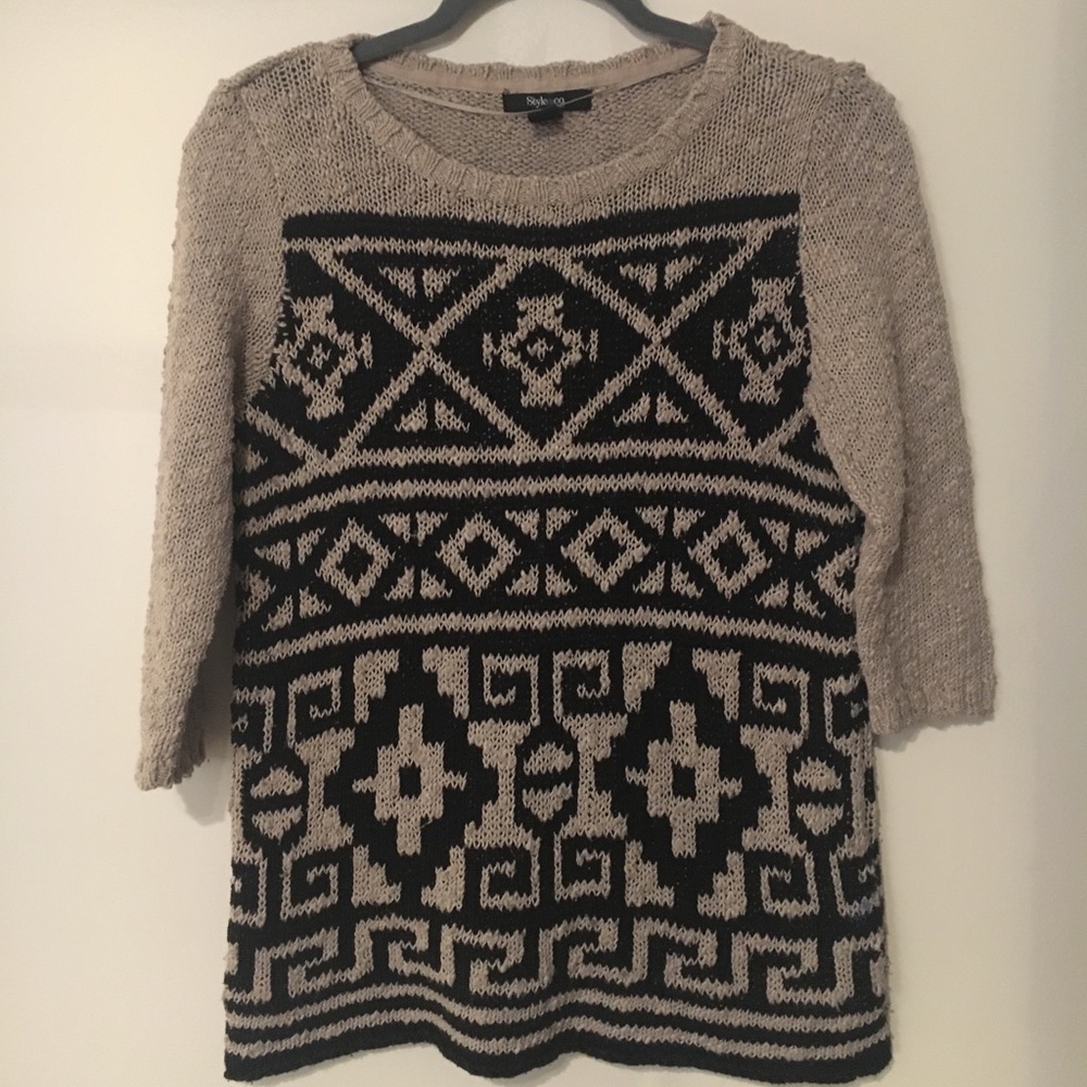 Geometric Pattern Pullover - Picture 2 of 4